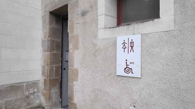 Toilettes Publiques Château des ducs de Bretagne Ouest