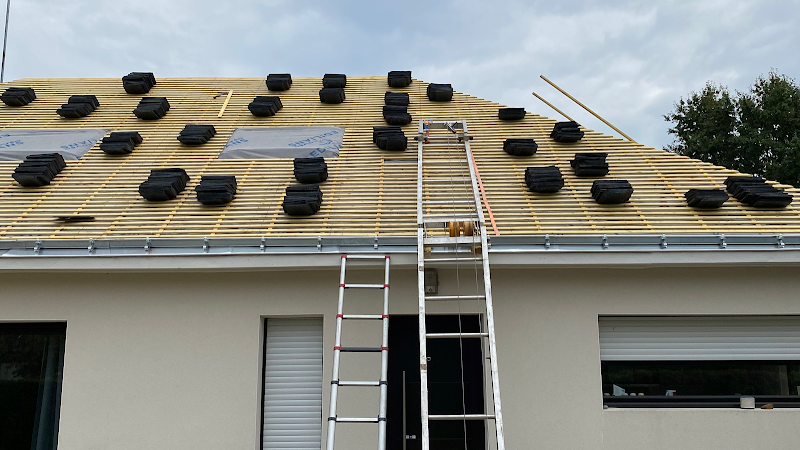 Entreprise T.A Couverture : Installation Rénovation de Toiture Nettoyage et Démoussage – Couvreur à Nantes