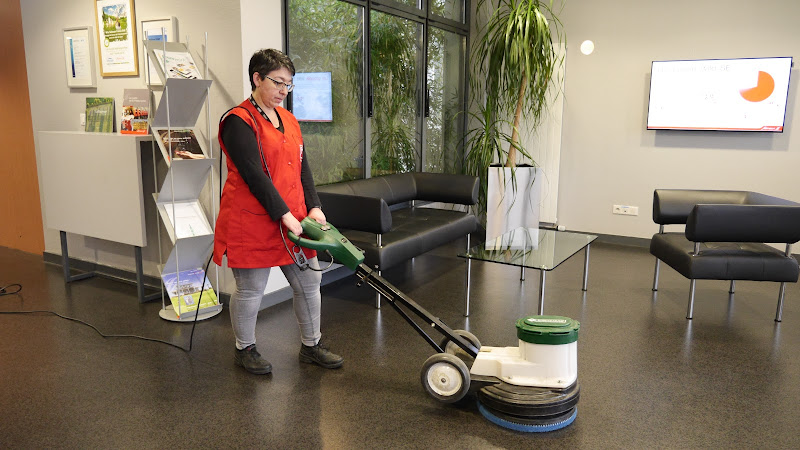 NPS – Nettoyage professionnel à Nantes ( Bureaux, vitrerie, industrie… )