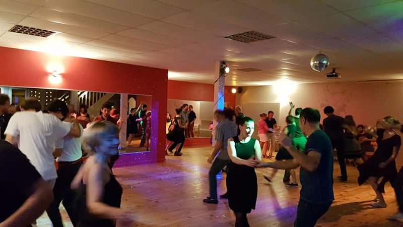 44 DANSE STUDIO – Ecole de Danse Nantes (Cours de Danse de couple & Danses Individuelles)