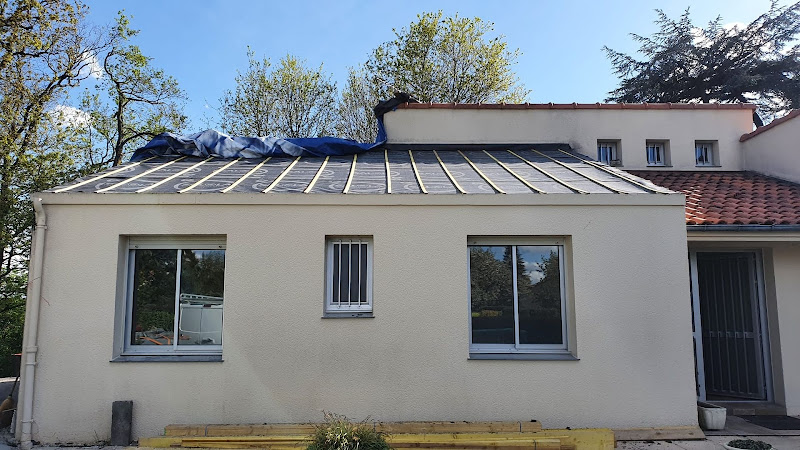 ENTREPRISE ALEXANDRE COUVREUR ZINGUEUR RAVALEMENT PEINTRE EN BÂTIMENT NANTES 44