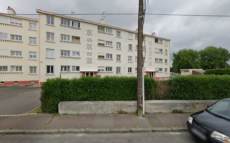 Les Autres