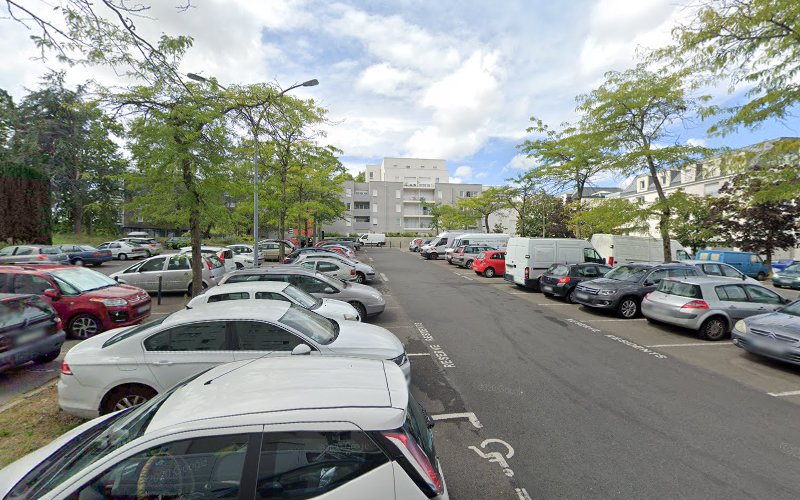56 Rue Bonne Garde Parking