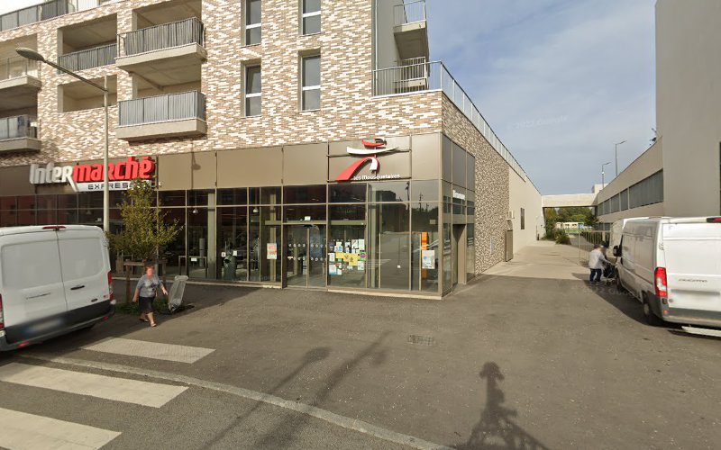 Amazon Locker – Garnierite